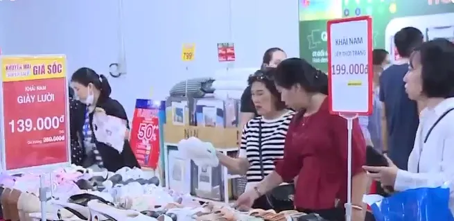 TP Hồ Chí Minh tổ chức khuyến mại hàng hiệu lần 2 - Ảnh 1. TP Hồ Chí Minh tổ chức khuyến mại hàng hiệu lần 2 - Ảnh 1.