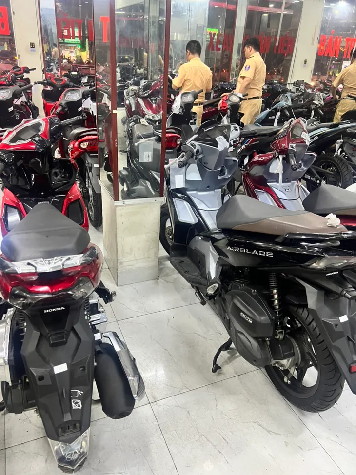 TP Hồ Chí Minh: Phá đường dây chuyên hợp thức hóa xe gian - Ảnh 1. TP Hồ Chí Minh: Phá đường dây chuyên hợp thức hóa xe gian - Ảnh 1.