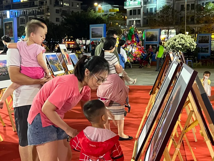Triển lãm ảnh “Hạ Long xưa và nay” - Ảnh 5. Triển lãm ảnh “Hạ Long xưa và nay” - Ảnh 5.