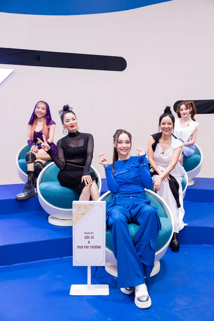 Chị đẹp đạp gió rẽ sóng - Tập 8: Hồng Nhung quyết tâm trình diễn bốc lửa - Ảnh 1. Chị đẹp đạp gió rẽ sóng - Tập 8: Hồng Nhung quyết tâm trình diễn bốc lửa - Ảnh 1.
