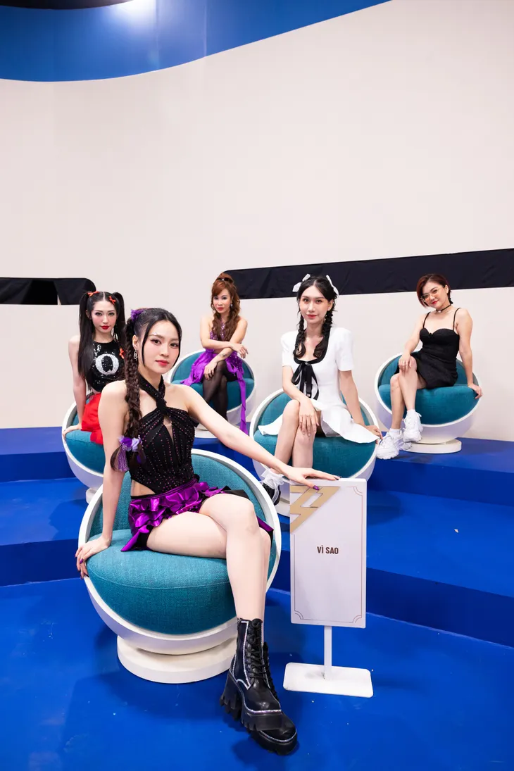 Chị đẹp đạp gió rẽ sóng - Tập 8: Hồng Nhung quyết tâm trình diễn bốc lửa - Ảnh 3. Chị đẹp đạp gió rẽ sóng - Tập 8: Hồng Nhung quyết tâm trình diễn bốc lửa - Ảnh 3.