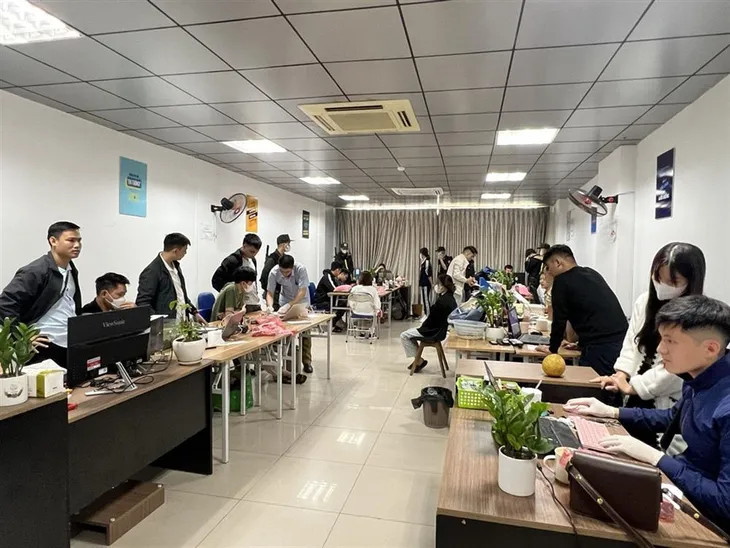 Cặp vợ chồng lập công ty, giả danh y bác sĩ lừa bán thuốc thu lợi 75 tỉ đồng - Ảnh 2. Cặp vợ chồng lập công ty, giả danh y bác sĩ lừa bán thuốc thu lợi 75 tỉ đồng - Ảnh 2.