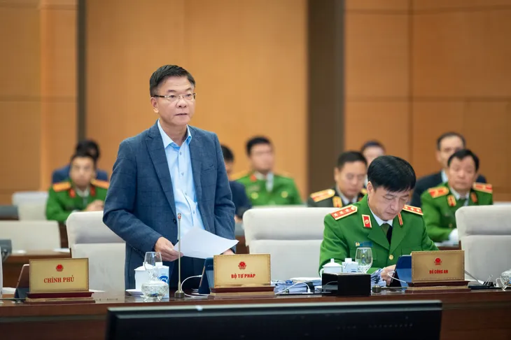 Tội phạm sử dụng vũ khí thô sơ để cướp ngân hàng như hiện nay trước đây ít khi xảy ra - Ảnh 1. Tội phạm sử dụng vũ khí thô sơ để cướp ngân hàng như hiện nay trước đây ít khi xảy ra - Ảnh 1.