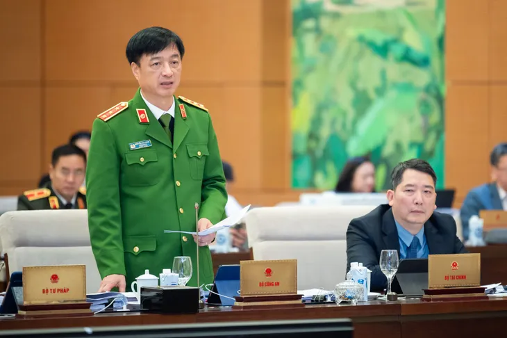 Tội phạm sử dụng vũ khí thô sơ để cướp ngân hàng như hiện nay trước đây ít khi xảy ra - Ảnh 5. Tội phạm sử dụng vũ khí thô sơ để cướp ngân hàng như hiện nay trước đây ít khi xảy ra - Ảnh 5.