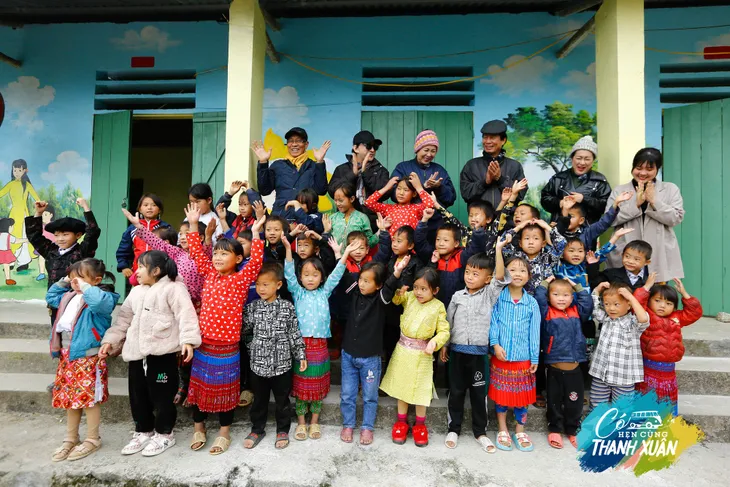 Có hẹn cùng thanh xuân - Vẽ ước mơ: “Biệt đội siêu ngầu” trao yêu thương tới các em nhỏ vùng cao Xéo Sà Lủng - Ảnh 15. Có hẹn cùng thanh xuân - Vẽ ước mơ: “Biệt đội siêu ngầu” trao yêu thương tới các em nhỏ vùng cao Xéo Sà Lủng - Ảnh 15.