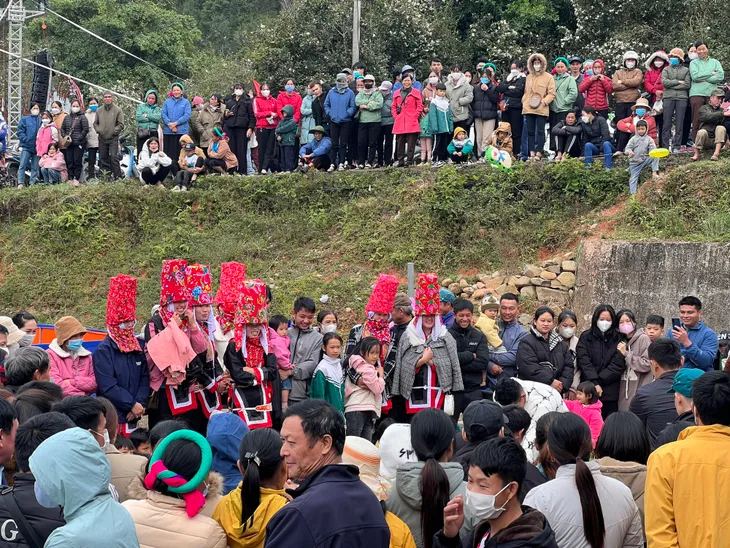 Nhộn nhịp Lễ hội hoa sở Bình Liêu - Ảnh 3. Nhộn nhịp Lễ hội hoa sở Bình Liêu - Ảnh 3.