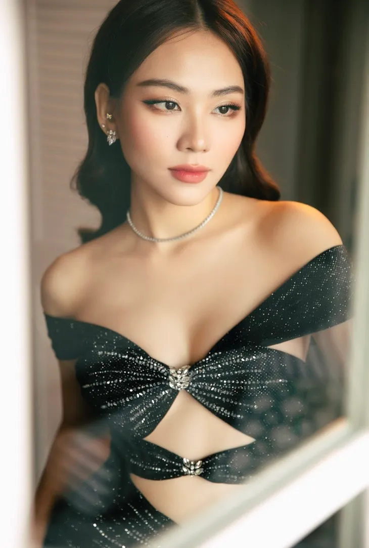 Hoa hậu Mai Phương thanh lịch trong loạt thiết kế mới nhất của NTK Lê Thanh Hòa - Ảnh 7. Hoa hậu Mai Phương thanh lịch trong loạt thiết kế mới nhất của NTK Lê Thanh Hòa - Ảnh 7.