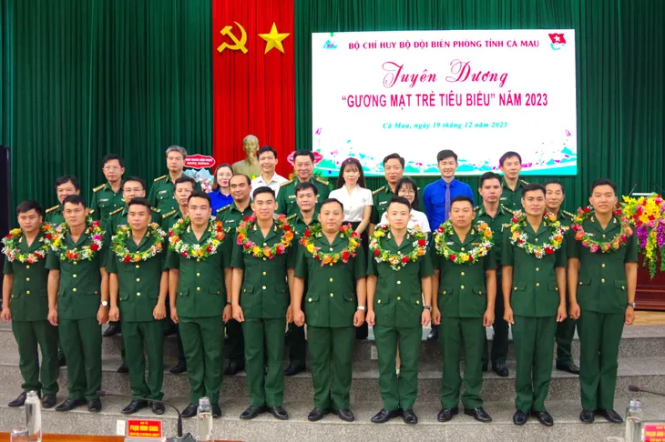 Tuyên dương 10 chiến sĩ Biên phòng tiêu biểu tỉnh Cà Mau năm 2023 - Ảnh 1. Tuyên dương 10 chiến sĩ Biên phòng tiêu biểu tỉnh Cà Mau năm 2023 - Ảnh 1.