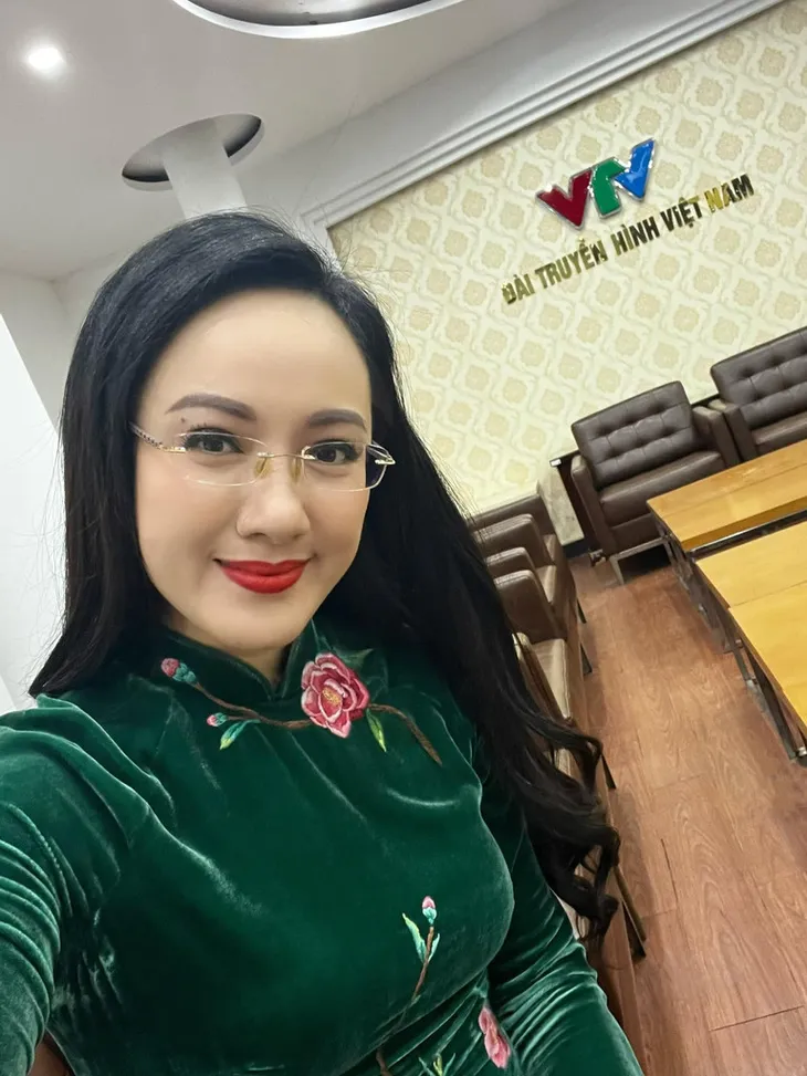 Bà bầu Sam tươi tắn, Diễm My 9X tiết lộ về mẹ chồng và biệt thự tân hôn - Ảnh 7. Bà bầu Sam tươi tắn, Diễm My 9X tiết lộ về mẹ chồng và biệt thự tân hôn - Ảnh 7.