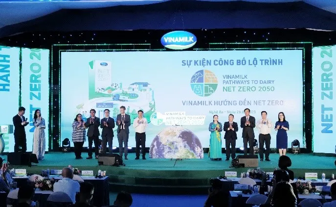 Vinamilk được vinh danh Doanh nghiệp đạt chuẩn văn hóa kinh doanh Việt Nam - Ảnh 4. Vinamilk được vinh danh Doanh nghiệp đạt chuẩn văn hóa kinh doanh Việt Nam - Ảnh 4.