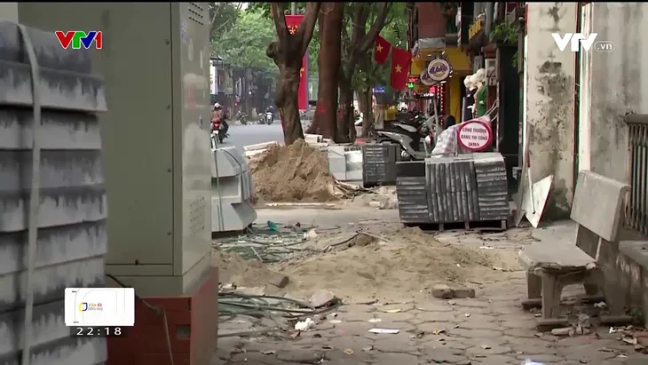 Khi không gian công cộng không còn là của chung - Ảnh 1. Khi không gian công cộng không còn là của chung - Ảnh 1.