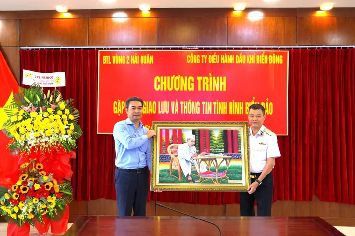 Nhiều hoạt động kỷ niệm 79 năm ngày thành lập Quân đội Nhân dân Việt Nam và 34 Ngày Quốc phòng toàn dân - Ảnh 1. Nhiều hoạt động kỷ niệm 79 năm ngày thành lập Quân đội Nhân dân Việt Nam và 34 Ngày Quốc phòng toàn dân - Ảnh 1.