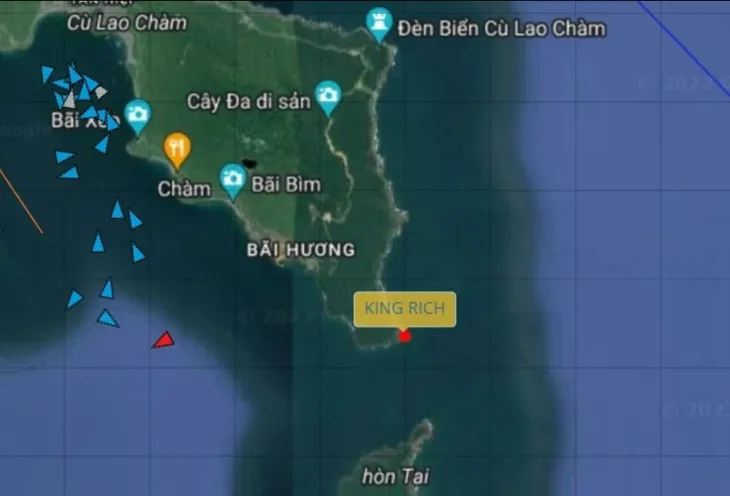Quảng Nam: Phát hiện tàu nước ngoài dạt vào đảo Cù lao Chàm - Ảnh 2. Quảng Nam: Phát hiện tàu nước ngoài dạt vào đảo Cù lao Chàm - Ảnh 2.