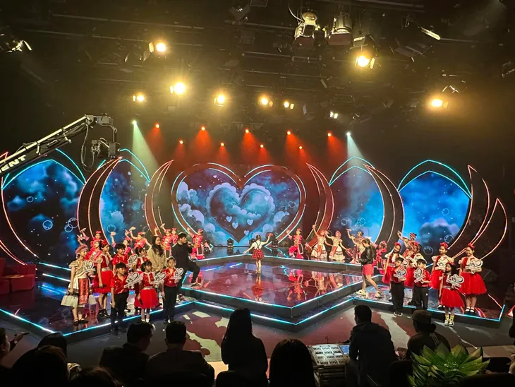 TRỰC TIẾP Gala kỷ niệm 15 năm Trái tim cho em (20h, VTV1) - Ảnh 1. TRỰC TIẾP Gala kỷ niệm 15 năm Trái tim cho em (20h, VTV1) - Ảnh 1.
