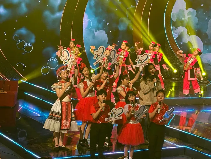 TRỰC TIẾP Gala kỷ niệm 15 năm Trái tim cho em (20h, VTV1) - Ảnh 5. TRỰC TIẾP Gala kỷ niệm 15 năm Trái tim cho em (20h, VTV1) - Ảnh 5.