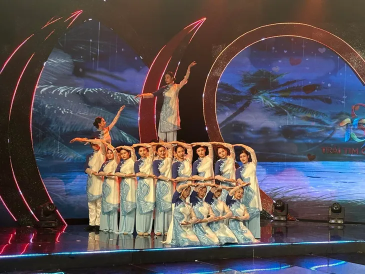 TRỰC TIẾP Gala kỷ niệm 15 năm Trái tim cho em (20h, VTV1) - Ảnh 6. TRỰC TIẾP Gala kỷ niệm 15 năm Trái tim cho em (20h, VTV1) - Ảnh 6.
