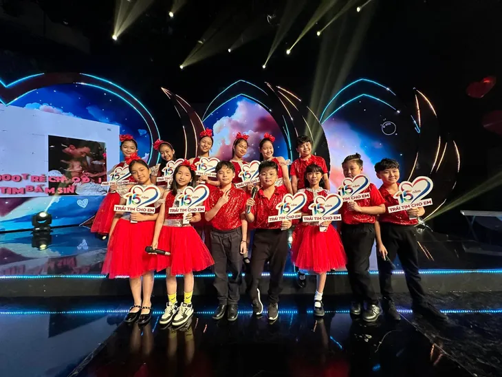 TRỰC TIẾP Gala kỷ niệm 15 năm Trái tim cho em (20h, VTV1) - Ảnh 2. TRỰC TIẾP Gala kỷ niệm 15 năm Trái tim cho em (20h, VTV1) - Ảnh 2.