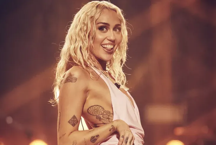 Taylor Swift, Miley Cyrus và Bad Bunny dẫn đầu danh sách Spotify Toàn cầu 2023 - Ảnh 2.