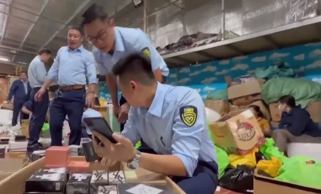 Hàng giả, hàng nhái gia tăng dịp cuối năm - Ảnh 2. Hàng giả, hàng nhái gia tăng dịp cuối năm - Ảnh 2.