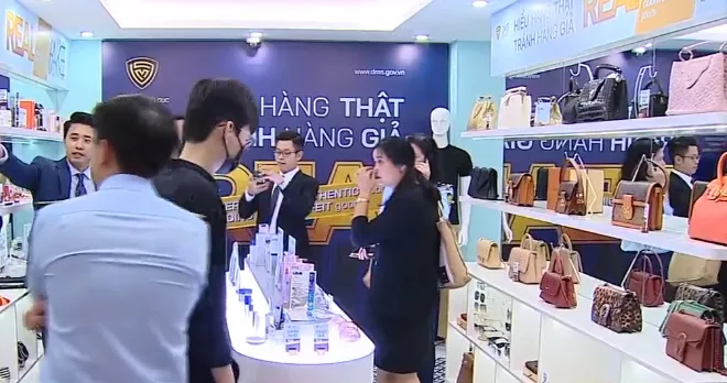 Hàng giả, hàng nhái gia tăng dịp cuối năm - Ảnh 3. Hàng giả, hàng nhái gia tăng dịp cuối năm - Ảnh 3.