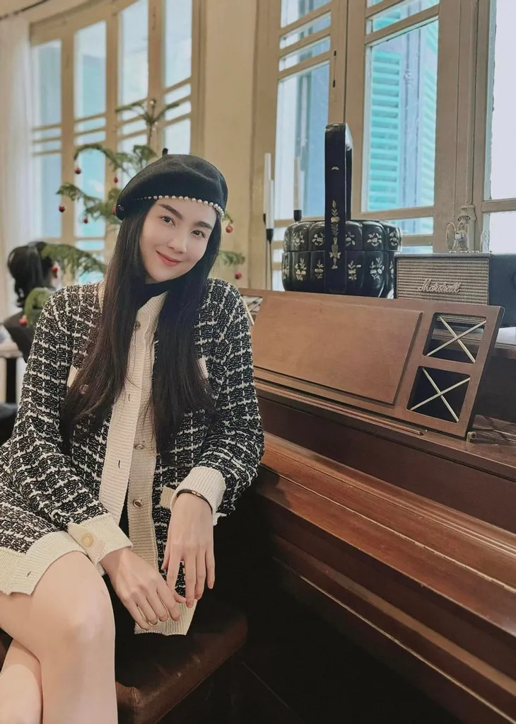 Cầu thủ Quang Hải đính hôn, Quang Vinh úp mở dự án cùng Lương Bích Hữu - Ảnh 8. Cầu thủ Quang Hải đính hôn, Quang Vinh úp mở dự án cùng Lương Bích Hữu - Ảnh 8.