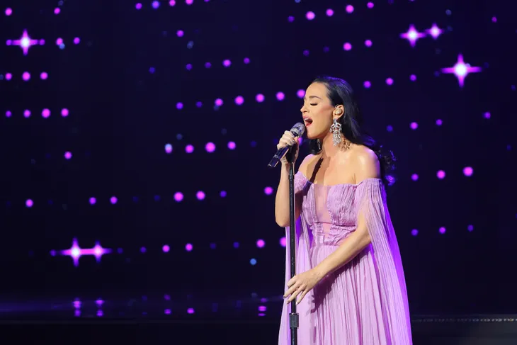Katy Perry chinh phục khán giả Việt bằng loạt hit ở lễ trao giải VinFuture - Ảnh 2. Katy Perry chinh phục khán giả Việt bằng loạt hit ở lễ trao giải VinFuture - Ảnh 2.