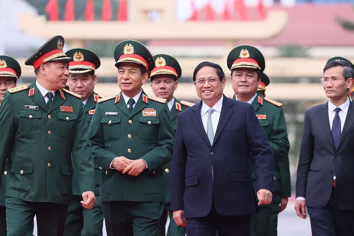 Thủ tướng Phạm Minh Chính: Học viện Quốc phòng cần tích cực tham gia nghiên cứu, tổng kết thực tiễn về đường lối quốc phòng - Ảnh 1.