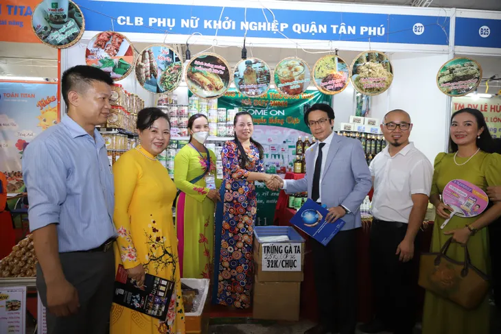 TP Hồ Chí Minh tăng cường kết nối cung cầu dịp cuối năm - Ảnh 2. TP Hồ Chí Minh tăng cường kết nối cung cầu dịp cuối năm - Ảnh 2.