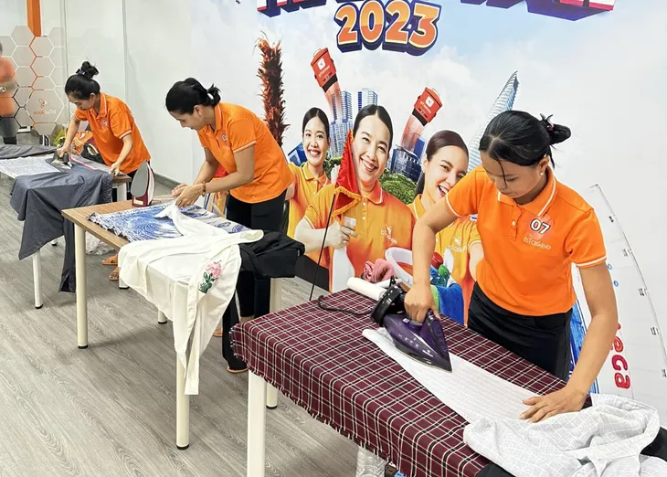 Ong Tranh Tài - Cuộc thi tôn vinh kỹ năng người giúp việc đã có quán quân - Ảnh 1. Ong Tranh Tài - Cuộc thi tôn vinh kỹ năng người giúp việc đã có quán quân - Ảnh 1.