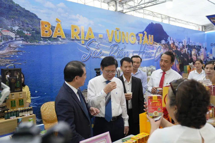 Vùng Đông Nam Bộ cần gắn kết hơn để phát triển du lịch - Ảnh 2. Vùng Đông Nam Bộ cần gắn kết hơn để phát triển du lịch - Ảnh 2.