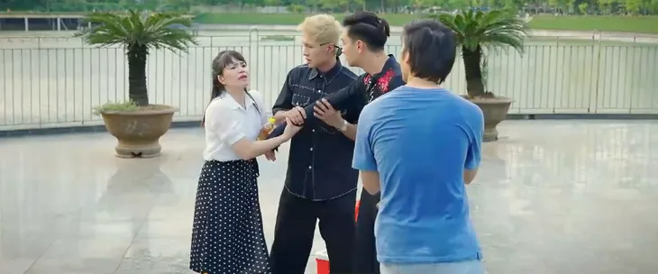 Không ngại cưới chỉ cần một lý do - Tập 28: Đông mải mê khởi nghiệp, suýt bị gạ tình - Ảnh 14. Không ngại cưới chỉ cần một lý do - Tập 28: Đông mải mê khởi nghiệp, suýt bị gạ tình - Ảnh 14.