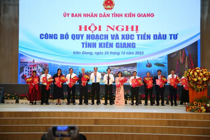 Phó Thủ tướng Trần Lưu Quang dự Công bố quy hoạch tỉnh Kiên Giang - Ảnh 4. Phó Thủ tướng Trần Lưu Quang dự Công bố quy hoạch tỉnh Kiên Giang - Ảnh 4.