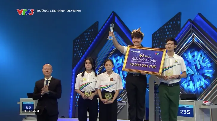 Đường lên đỉnh Olympia: Nam sinh Hà Nội bứt tốc Về đích, giành suất vào cuộc thi Tháng - Ảnh 10. Đường lên đỉnh Olympia: Nam sinh Hà Nội bứt tốc Về đích, giành suất vào cuộc thi Tháng - Ảnh 10.