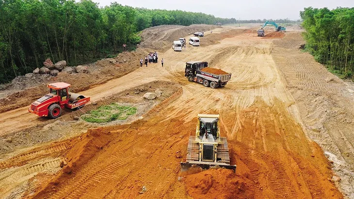 “Nút thắt” về vật liệu thi công cao tốc Bắc - Nam dần được tháo gỡ - Ảnh 1. “Nút thắt” về vật liệu thi công cao tốc Bắc - Nam dần được tháo gỡ - Ảnh 1.