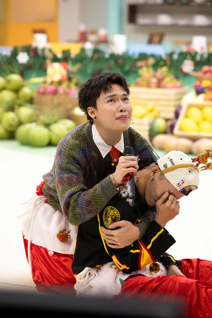 Hari Won kỷ niệm 7 năm ngày cưới cùng Trấn Thành trên sóng truyền hình - Ảnh 8. Hari Won kỷ niệm 7 năm ngày cưới cùng Trấn Thành trên sóng truyền hình - Ảnh 8.