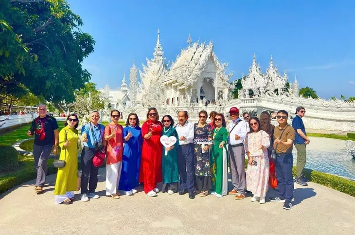 Người Việt Nam đi du lịch nước ngoài đạt hơn 5 triệu lượt trong năm 2023 - Ảnh 1. Người Việt Nam đi du lịch nước ngoài đạt hơn 5 triệu lượt trong năm 2023 - Ảnh 1.