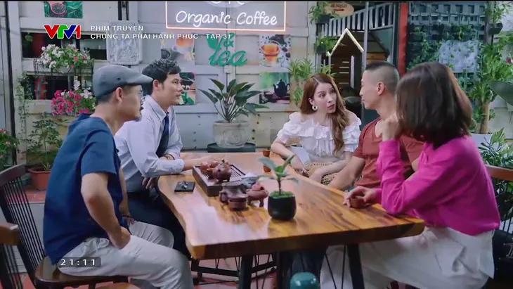 Chúng ta phải hạnh phúc - Tập 31: Tiểu tam trơ trẽn ôm hôn chồng người khác trước mặt chính thất - Ảnh 5. Chúng ta phải hạnh phúc - Tập 31: Tiểu tam trơ trẽn ôm hôn chồng người khác trước mặt chính thất - Ảnh 5.