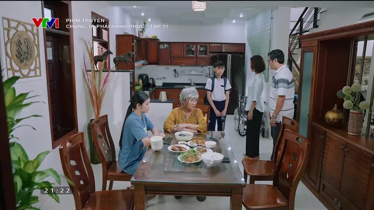 Chúng ta phải hạnh phúc - Tập 31: Tiểu tam trơ trẽn ôm hôn chồng người khác trước mặt chính thất - Ảnh 12. Chúng ta phải hạnh phúc - Tập 31: Tiểu tam trơ trẽn ôm hôn chồng người khác trước mặt chính thất - Ảnh 12.