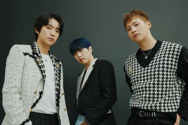 K-Pop mở đầu 2024 với hàng loạt album mới - Ảnh 1. K-Pop mở đầu 2024 với hàng loạt album mới - Ảnh 1.