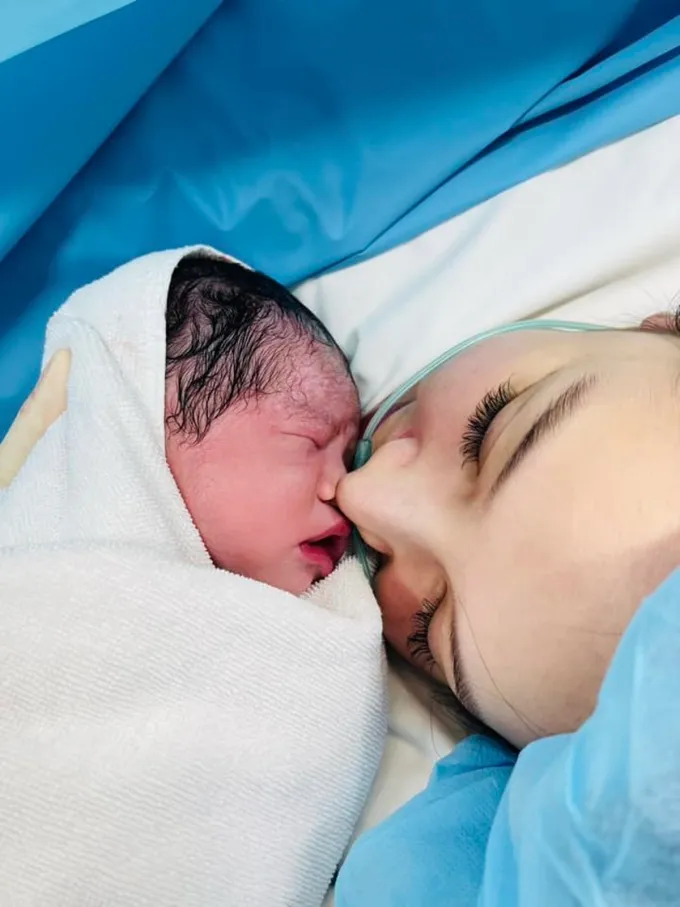 Minh Hằng khoe cận mặt con trai, Thu Minh đưa quý tử cùng trình diễn - Ảnh 3. Minh Hằng khoe cận mặt con trai, Thu Minh đưa quý tử cùng trình diễn - Ảnh 3.