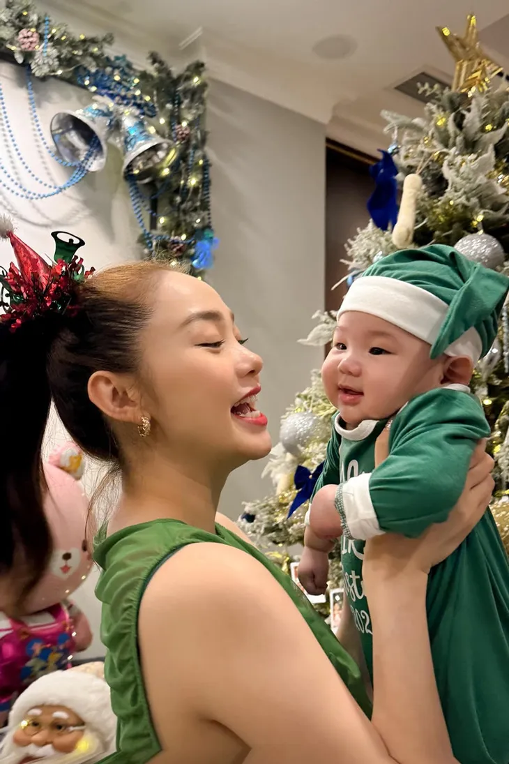 Minh Hằng khoe cận mặt con trai, Thu Minh đưa quý tử cùng trình diễn - Ảnh 1. Minh Hằng khoe cận mặt con trai, Thu Minh đưa quý tử cùng trình diễn - Ảnh 1.