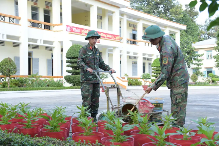 Chuẩn bị chu đáo cho bộ đội đón Tết - Ảnh 4. Chuẩn bị chu đáo cho bộ đội đón Tết - Ảnh 4.