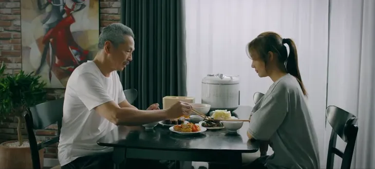 Chúng ta của 8 năm sau - Tập 23: Tiểu tam diện đồ ướt quyến rũ Tùng, Dương từ chối tình cảm của bác sĩ Tuấn - Ảnh 8.