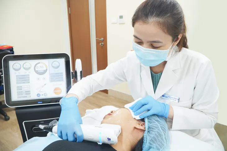 Ứng dụng sóng siêu âm để nâng cơ mặt, xóa nọng cằm không phẫu thuật - Ảnh 1. Ứng dụng sóng siêu âm để nâng cơ mặt, xóa nọng cằm không phẫu thuật - Ảnh 1.