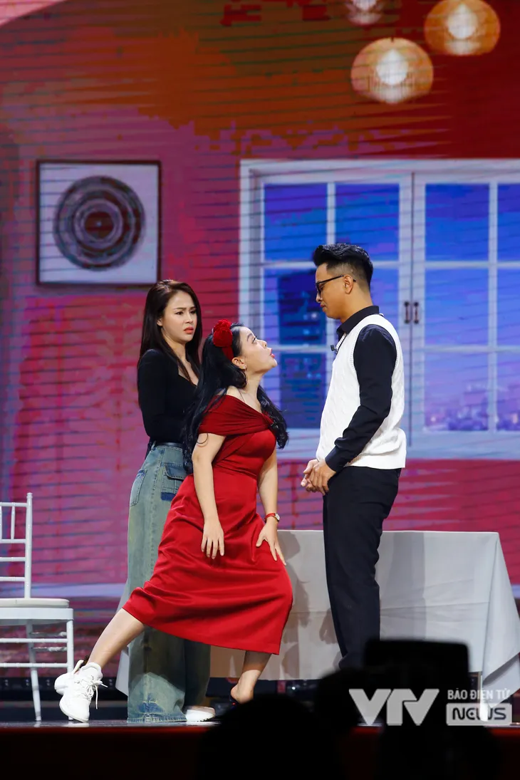 Hé lộ 3 tiểu phẩm hài cực hot của Gala cười 2024 - Ảnh 5. Hé lộ 3 tiểu phẩm hài cực hot của Gala cười 2024 - Ảnh 5.