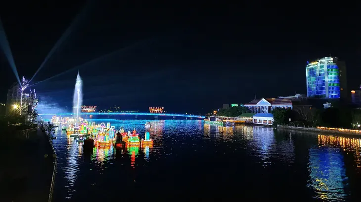 Lung linh đêm hoa đăng Ninh Kiều  - Ảnh 3.