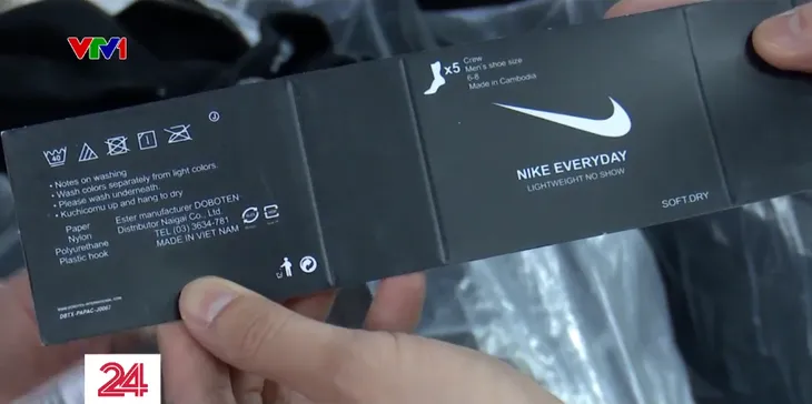 Triệt phá cơ sở sản xuất bít tất giả thương hiệu Nike, Uniqlo... ở Đông Anh - Ảnh 5. Triệt phá cơ sở sản xuất bít tất giả thương hiệu Nike, Uniqlo... ở Đông Anh - Ảnh 5.