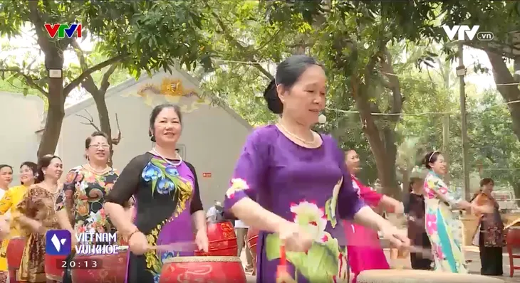 Người cao tuổi sống vui khỏe, có ích với các hoạt động văn nghệ - Ảnh 12. Người cao tuổi sống vui khỏe, có ích với các hoạt động văn nghệ - Ảnh 12.