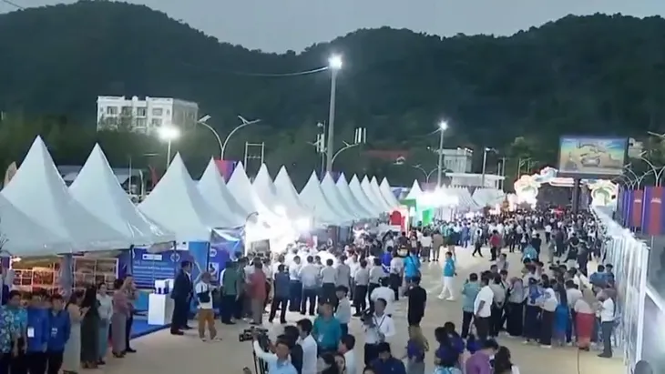 Lễ hội biển thường niên tại Campuchia - Ảnh 1. Lễ hội biển thường niên tại Campuchia - Ảnh 1.