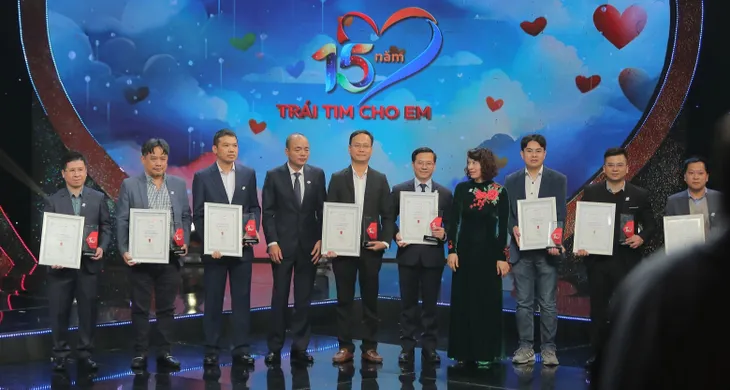 Gala 15 năm Gala Trái tim cho em - những khoảnh khắc đầy xúc cảm - Ảnh 19. Gala 15 năm Gala Trái tim cho em - những khoảnh khắc đầy xúc cảm - Ảnh 19.